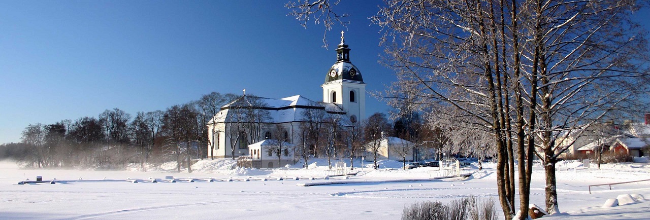 Banner_kyrka_vinter